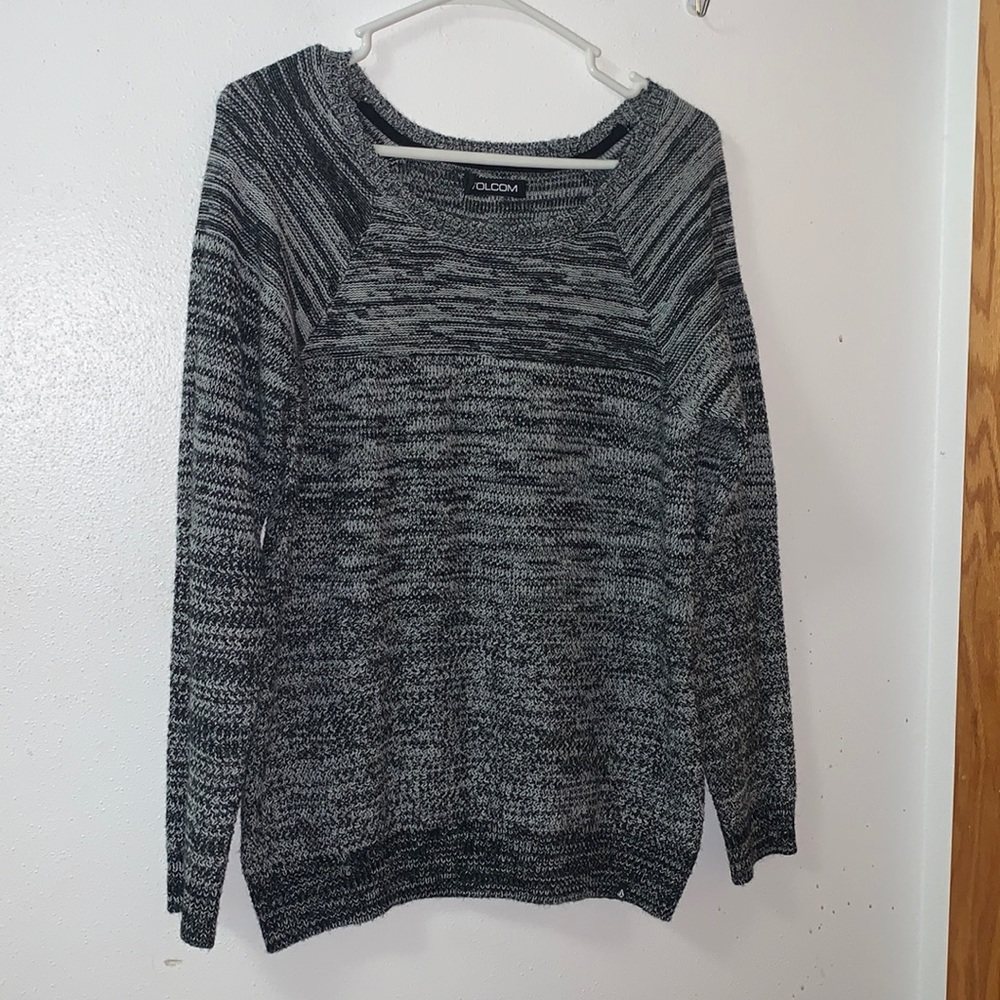 Volcom size M sweater